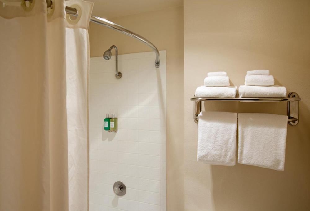 Deluxe King Room interior